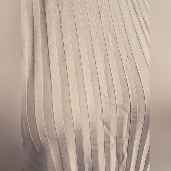 🌸 H&M 🌸 Turtle neck white tee - Picture 3 of 3